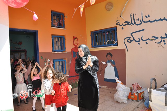 كفرقاسم – فيديو: بساتين الامل, السلام , والمحبة تحتفل بعيد الام على انغام عمو انس وجوقته ..